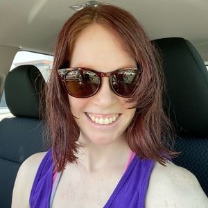 Meet your Posher, Caitlin